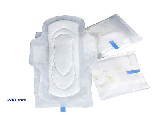 Άσπρα φτερωτά Hypoallergenic PE υγειονομικά μαξιλάρια Backsheet για τη βαριά αιμορραγία